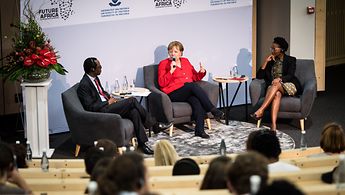Bundeskanzlerin Merkel im Gespräch mit Studierenden der Universität Pretoria